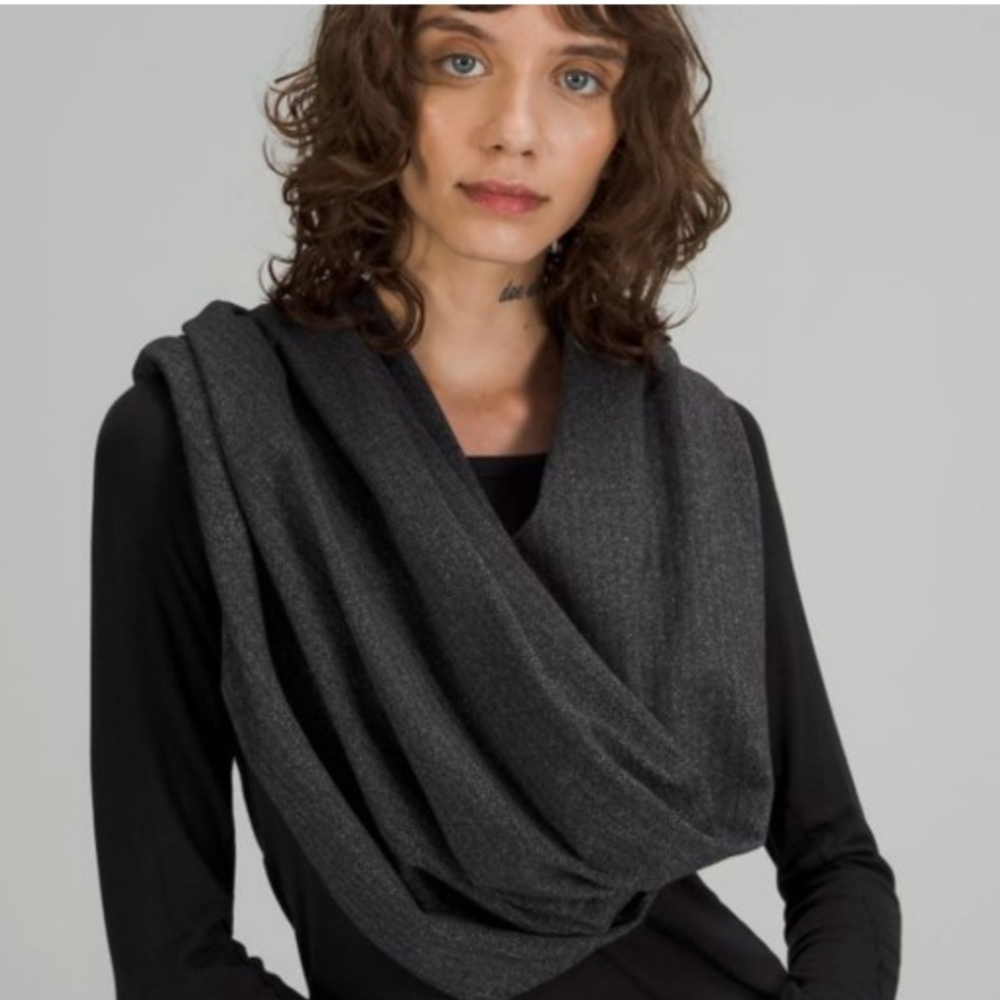 Lululemon Vinyasa black herringbone scarf